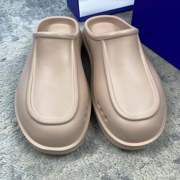 NIB P448 Flo Cipria Sandal Clog Slip On Backless Cream Beige Sz 38 39 main image 2